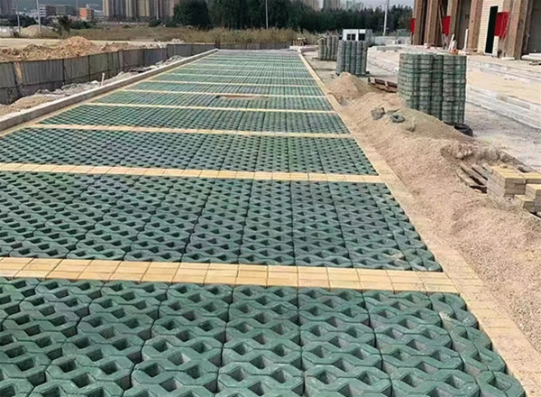 停車場植草磚